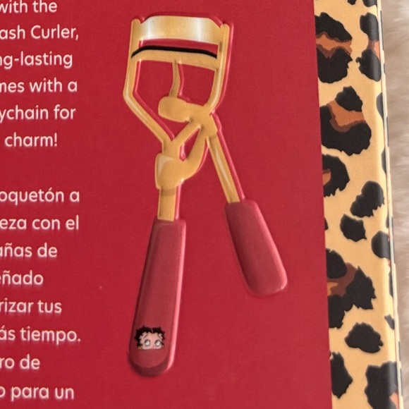 Betty Boop Eyelash Curler with Cherry Keychain - Picture 3 of 9